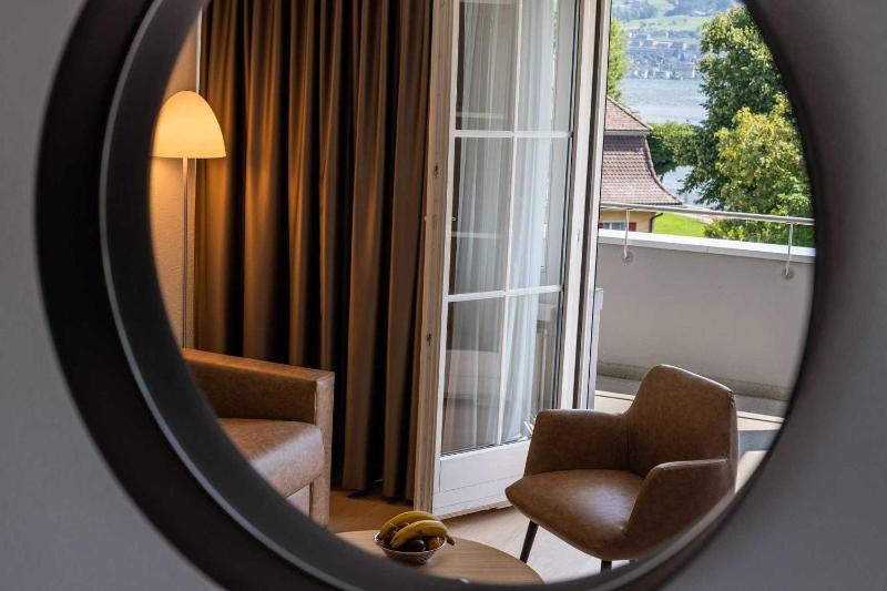 Junior Suite with Balcony image 3