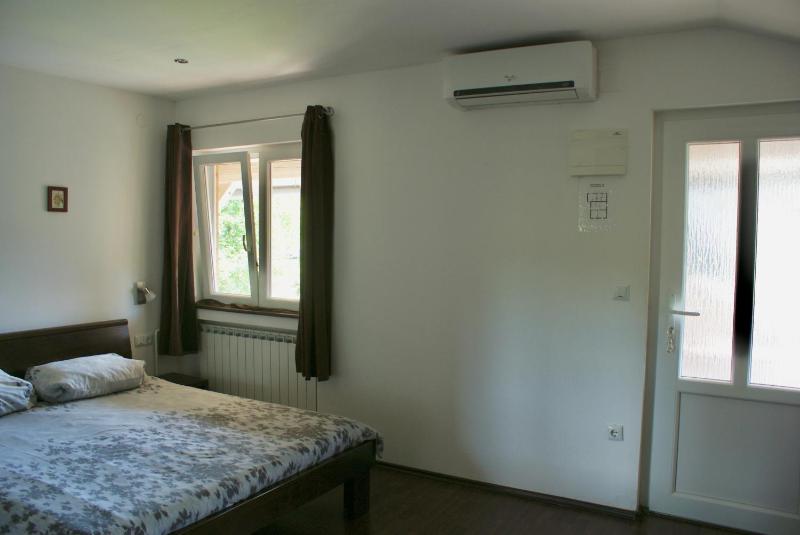 Deluxe Double Room (2 Adults + 1 Child) image 4