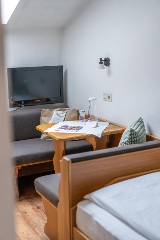 Economy Single Room image 4