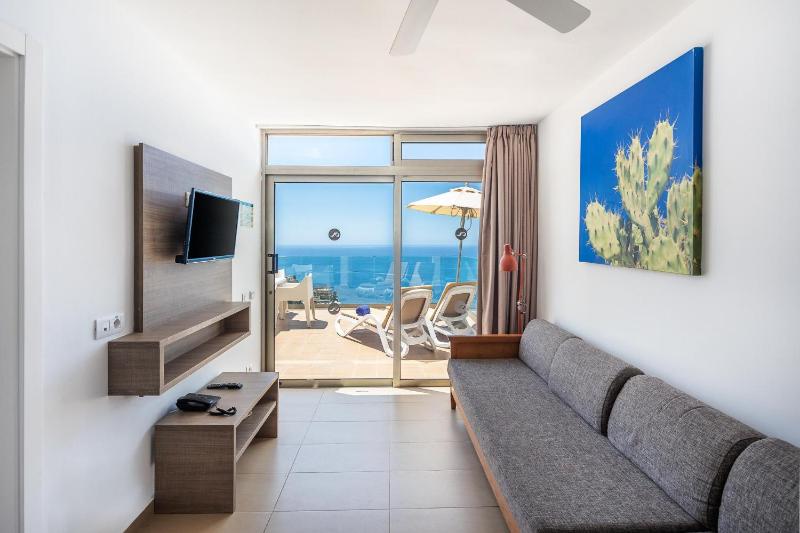 Premium One Bedroom Apartment High Floor with Sea View image 4