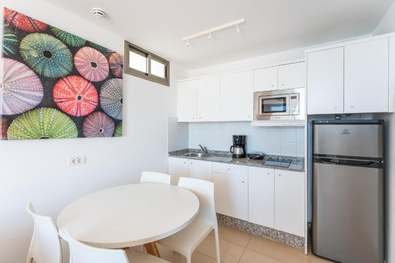 Premium One Bedroom Apartment High Floor with Sea View image 2