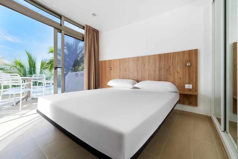 Classic One Bedroom Apartment with Balcony and Limited Sea View image 4