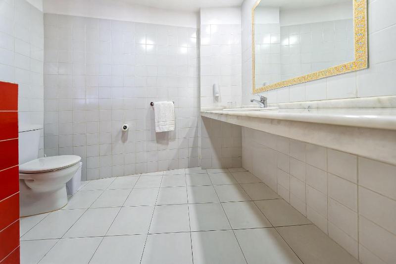 Classic One Bedroom Apartment with Terrace Pool View image 3