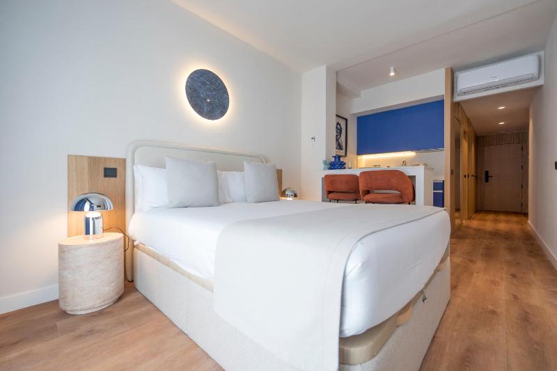 Iconic Suites - image 13