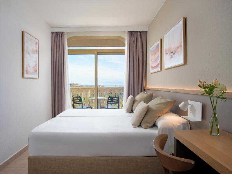 Apartment with Pool View (1 adult) image 1