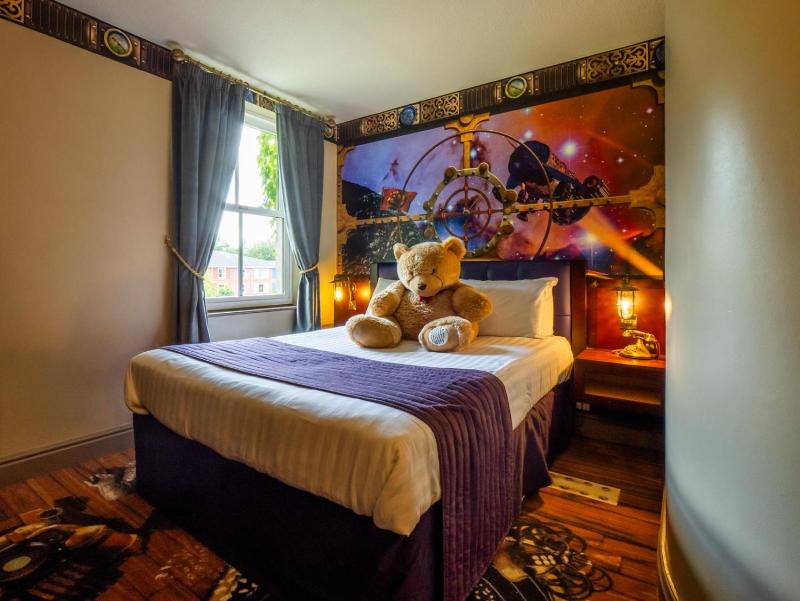 Moon Voyage Room image 1