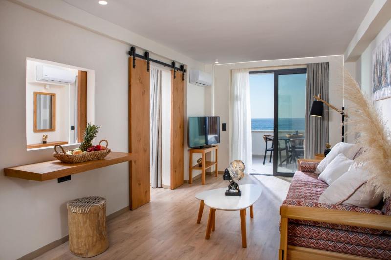 Executive Suite Sea View with Outdoor Jacuzzi image 1