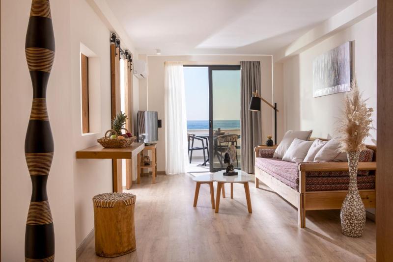 Executive Suite Sea View with Outdoor Jacuzzi image 4