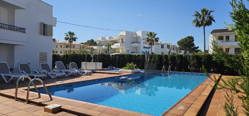 One-Bedroom Apartment with Sea View image 4