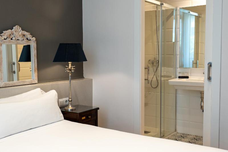 Superior Double Room image 4