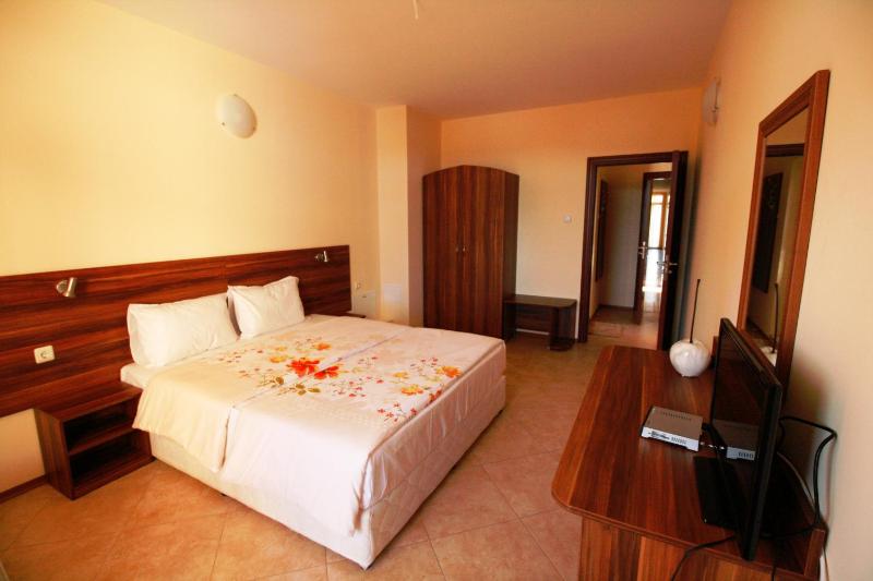 One-Bedroom Apartment with Terrace (2 Adults + 2 Children) image 1