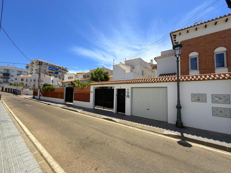 Nerja Paradise Rentals - Villa Daisy - image 9