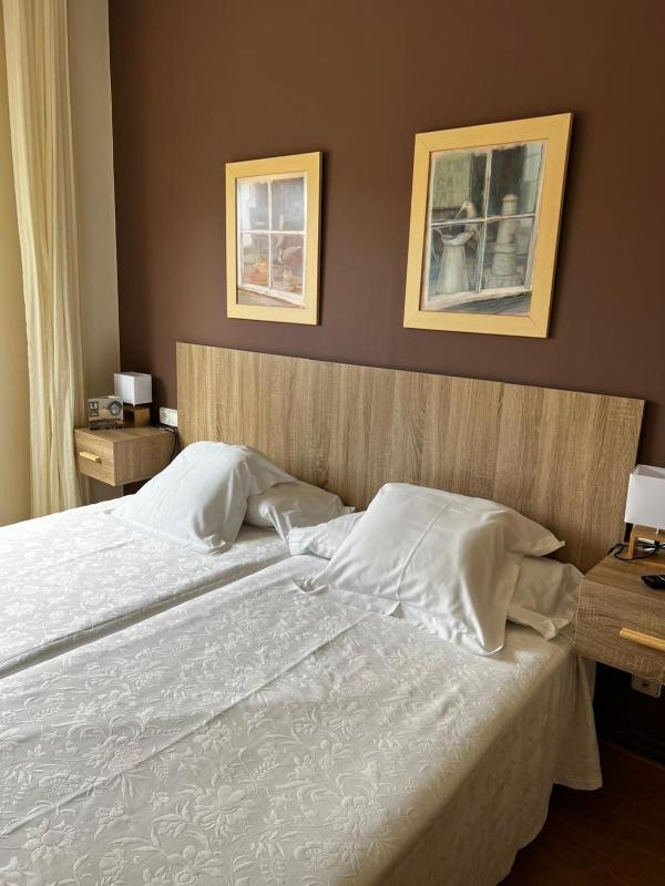 Standard Double Room image 3