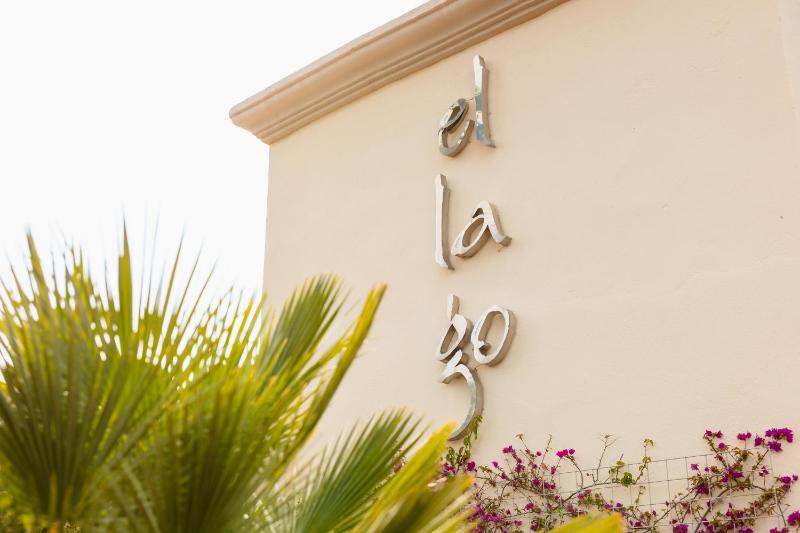 Luxurious frontline golf apartment in Elviria - image 4