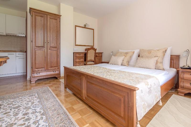 Apartments Ivana with underground garage - image 7