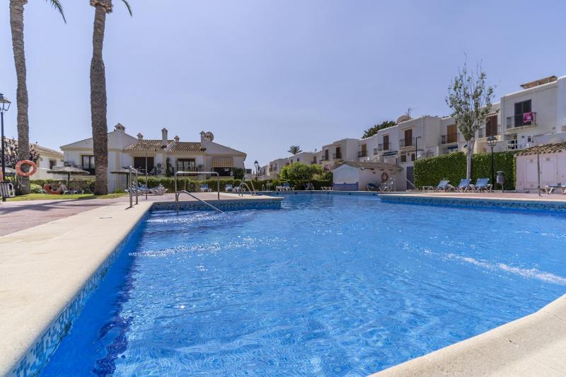 Vera Coast Fantástico Bajo con Jardin y Piscina - image 8
