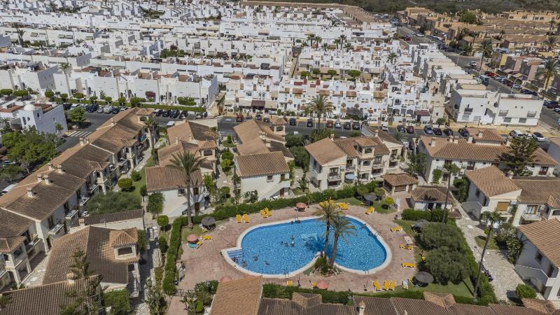 Vera Coast Fantástico Bajo con Jardin y Piscina - image 10