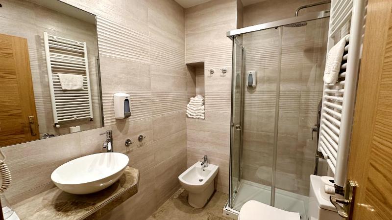 Single Room image 3