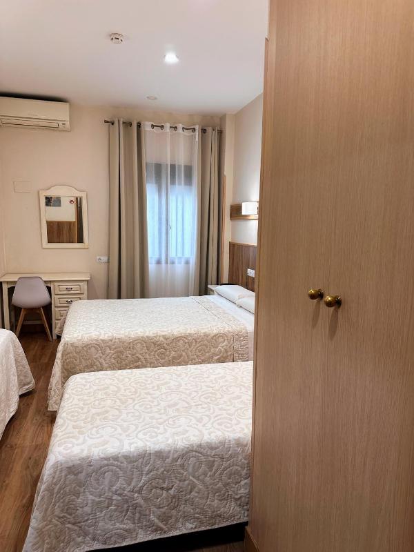 Quadruple Room image 4