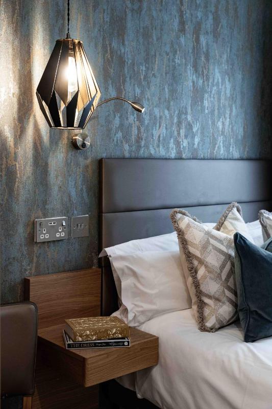 Standard Twin Room image 1