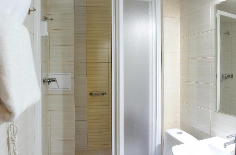 Standard Single Room with Shower image 2