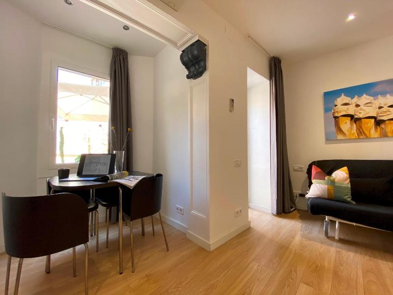 Modern Apt in the Trendiest Neighborhood of BCN - image 8