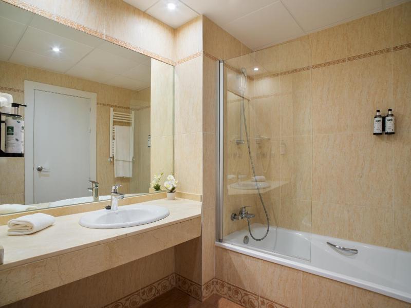 Standard Room with view (3 adults) image 4