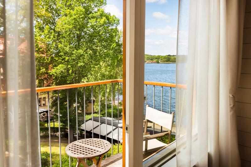 Superior Double or Twin Room with Sea View image 3