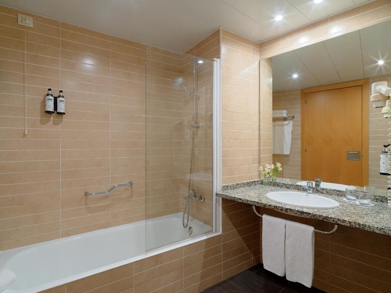 One-Bedroom Apartment (2 Adults) - Amusement Park + 1-day ticket to Ferrari Land image 2
