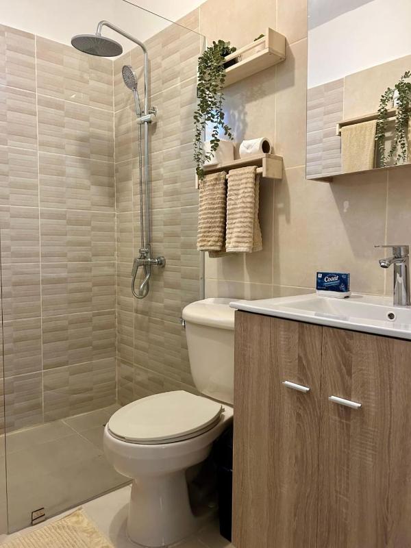 Cozy 2 bdr condo with pool area and free WIFI - image 8