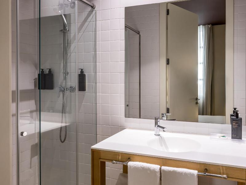 Superior Double or Twin Room (1-2 Adults) image 4