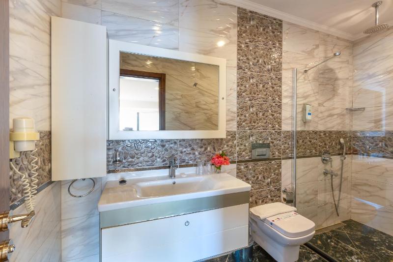 Superior Suite image 3