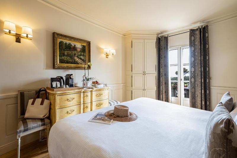 Classic Double Room image 4