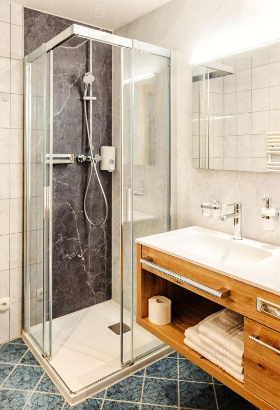Deluxe Double Room with Balcony image 4