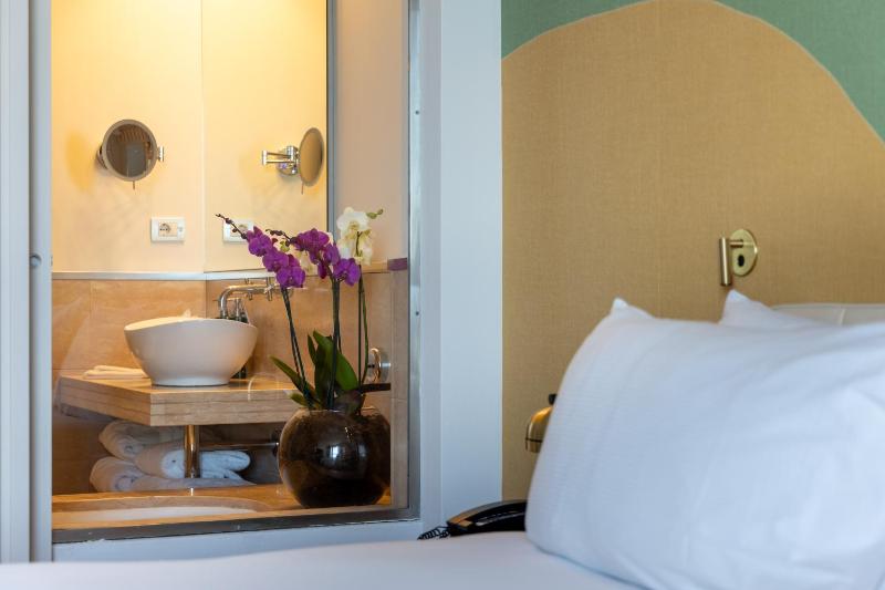 King Guest Room image 3