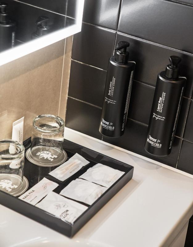 Deluxe King Room with Sofa Bed image 2