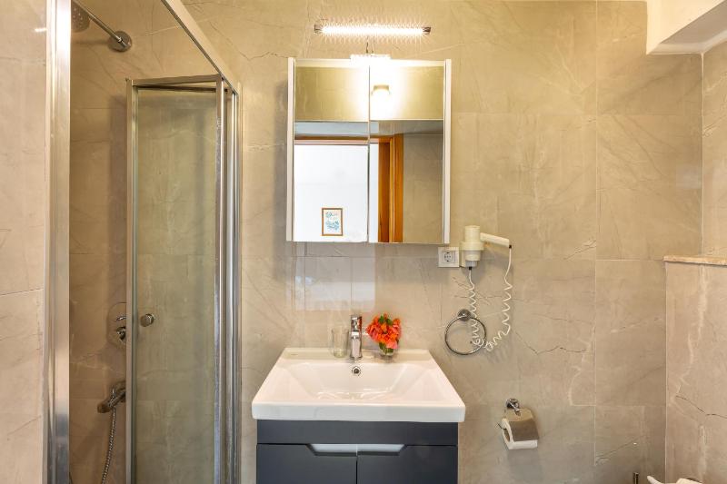 Deluxe Suite image 3