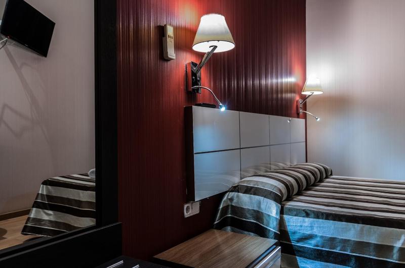 Hostal Bcn 46 - image 12