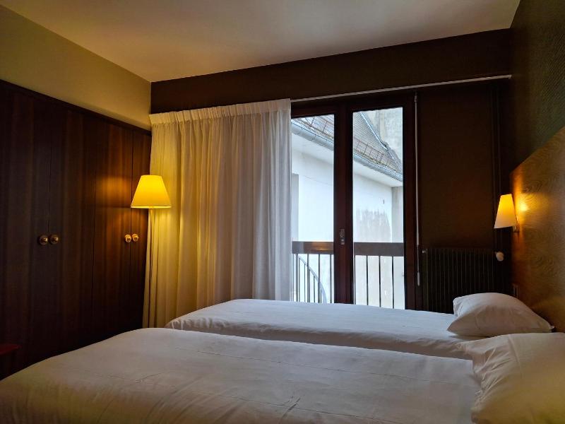 Twin Room image 3