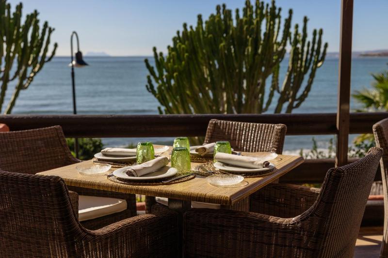 Luxurious 2 bedroom apartment close to the beach in Estepona - image 9