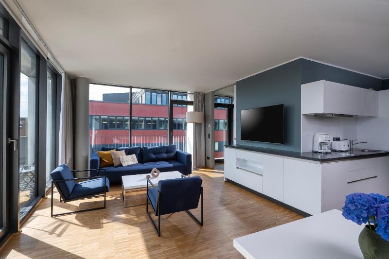 Corner Apartment with Lake View image 4