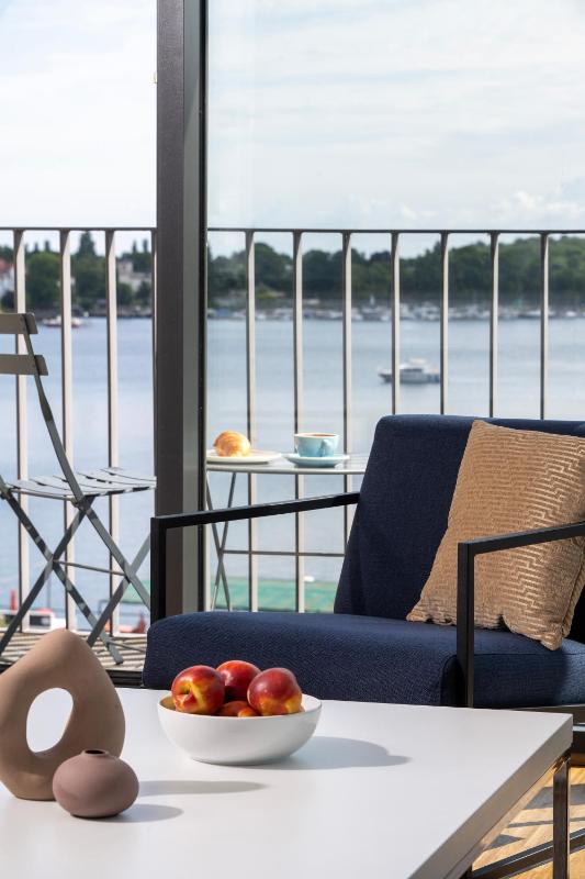 Corner Apartment with Lake View image 2