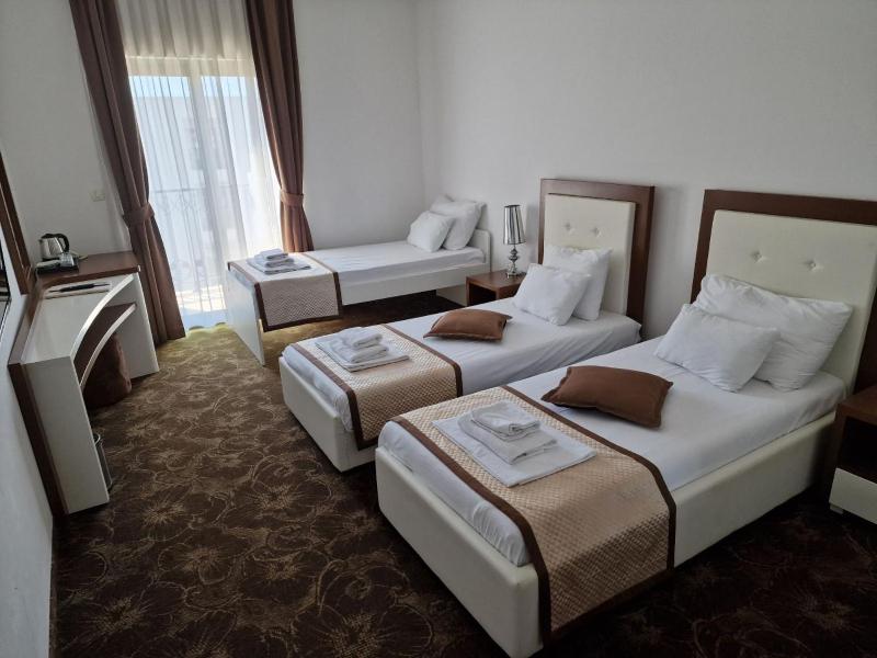 Deluxe Triple Room with Sea View image 4