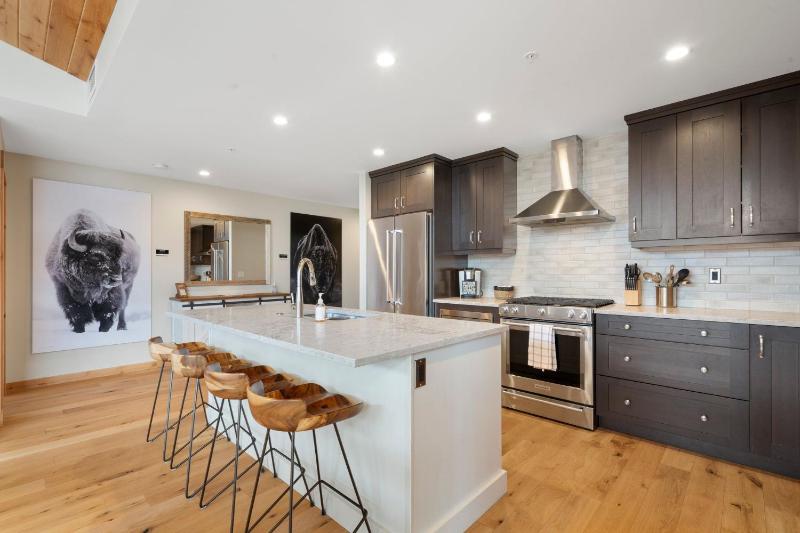 Spring Creek Penthouse by Canadian Rockies Vacation Rentals - image 8