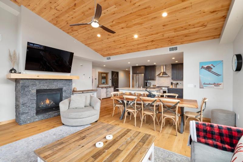 Spring Creek Penthouse by Canadian Rockies Vacation Rentals - image 28