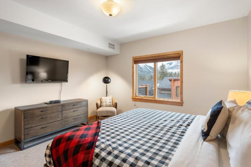 Spring Creek Penthouse by Canadian Rockies Vacation Rentals - image 13