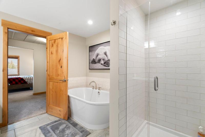 Spring Creek Penthouse by Canadian Rockies Vacation Rentals - image 22