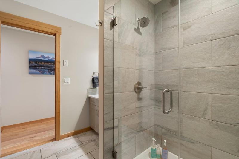 Spring Creek Penthouse by Canadian Rockies Vacation Rentals - image 6