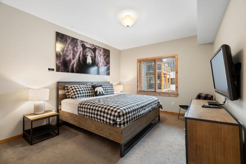 Spring Creek Penthouse by Canadian Rockies Vacation Rentals - image 12