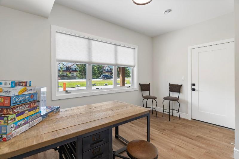 Luxe 4BR House by Canadian Rockies Vacation Rentals - image 45
